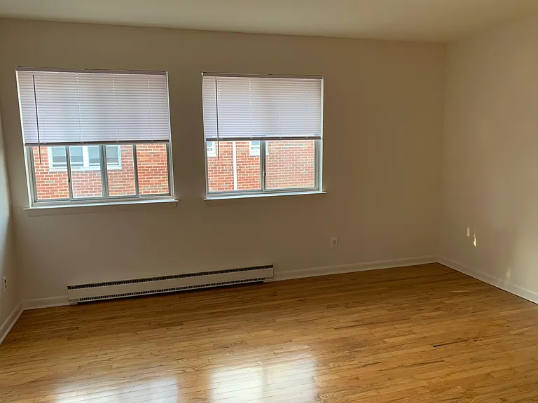 79 Webb Ave — Photo 9