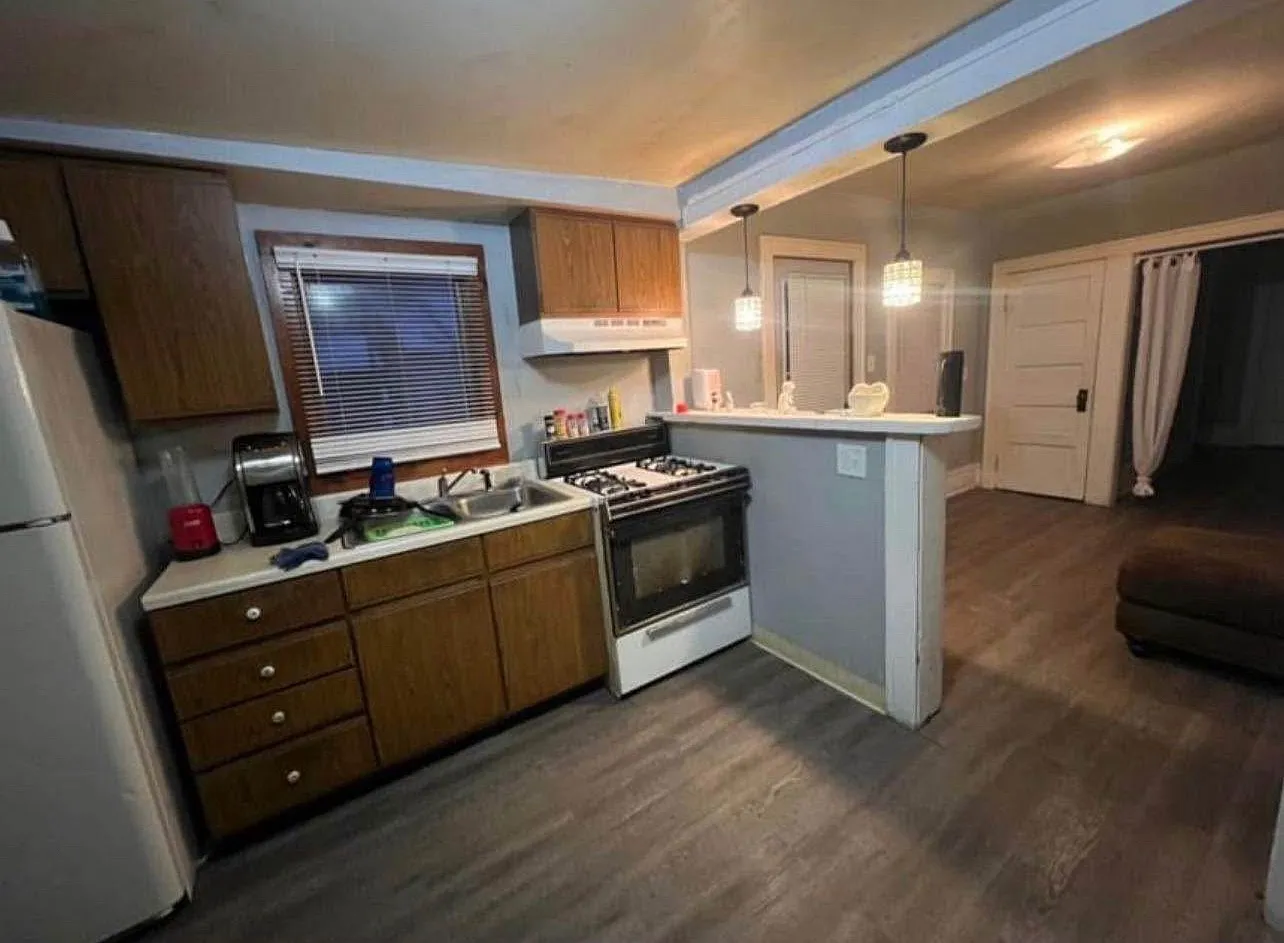 2 bed, 1109 sqft, $1,999 — Photo 1