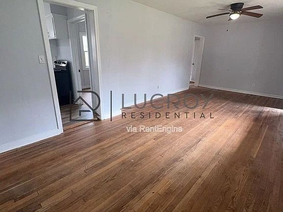 3rd image of 320 Lawrence Rd