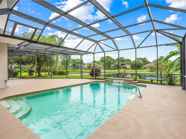 597 44th Ave SW, Vero Beach, FL 32968
