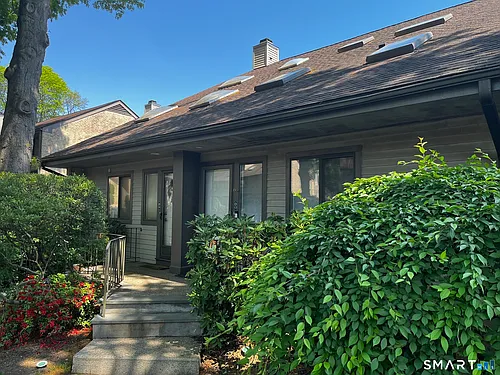 2289 Bedford St Photo 1