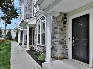 19 Iris Ln, Garfield, NJ 07026