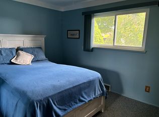 25608 Chernick St, Taylor, MI 48180