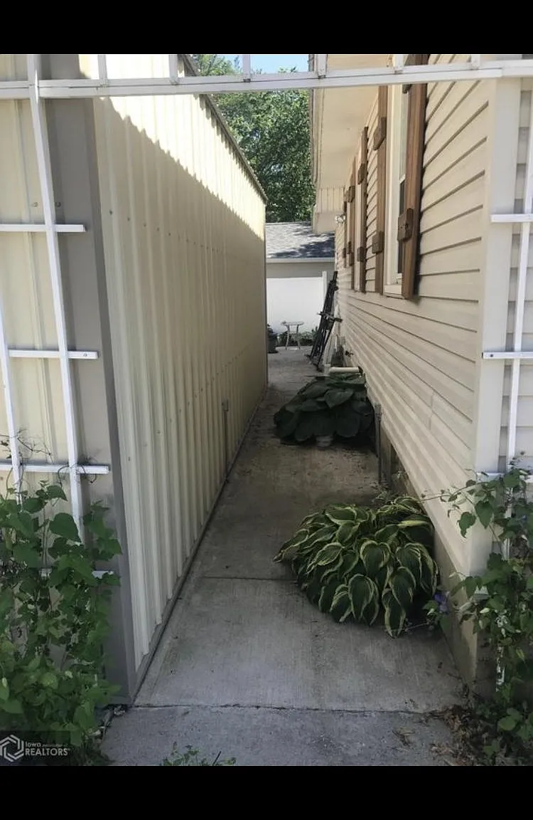 511 12th St N — Photo 3