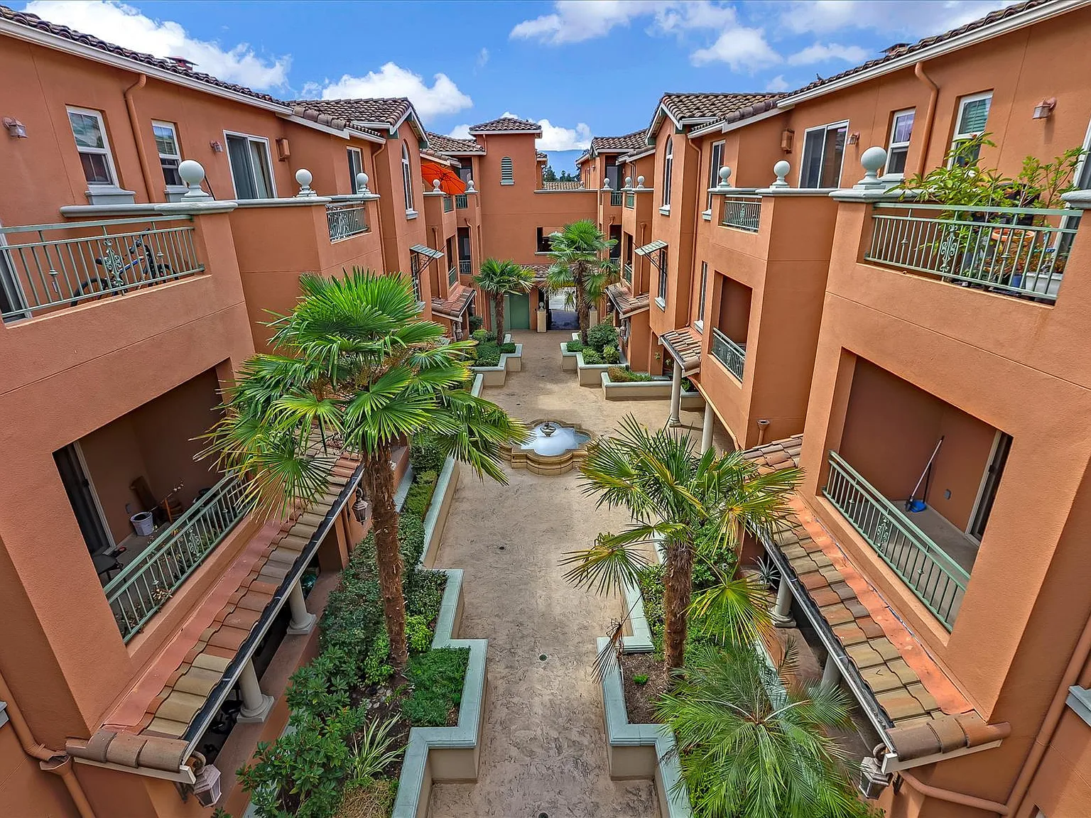 2 bed, 1093 sqft, $3,400 — Photo 2