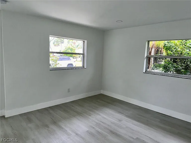 6187 Island Park Ct — Photo 11
