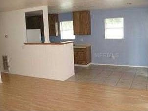 4th image of 809 E Louisiana Ave