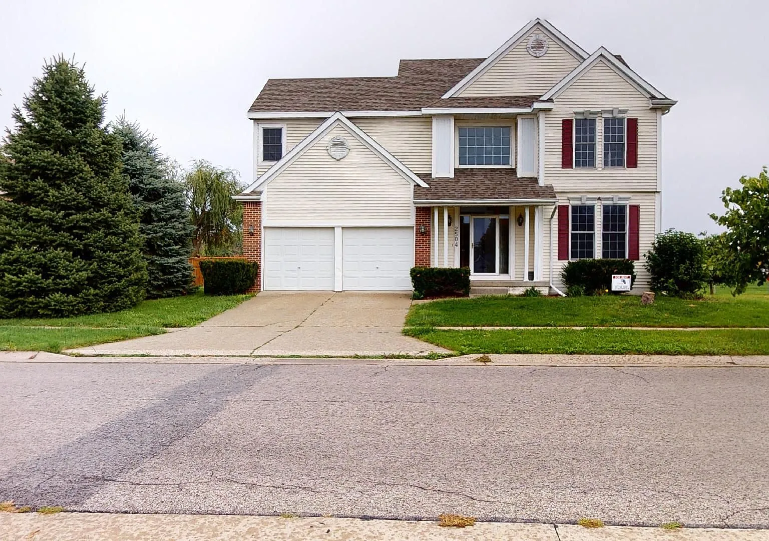 Beautiful Home in Trendy Somerset Neighborhood — Photo 1