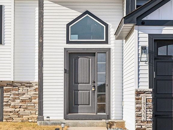 4th image of 19322 Taylor St NE