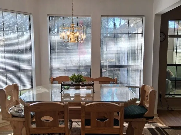 913 Cherry Hills Dr, Huntsville, TX 77340