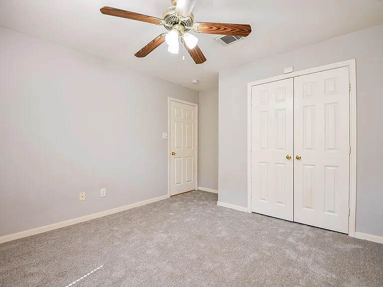 1813 Gillette St — Photo 22