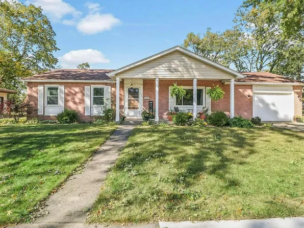 753 S East St, Crown Point, IN 46307