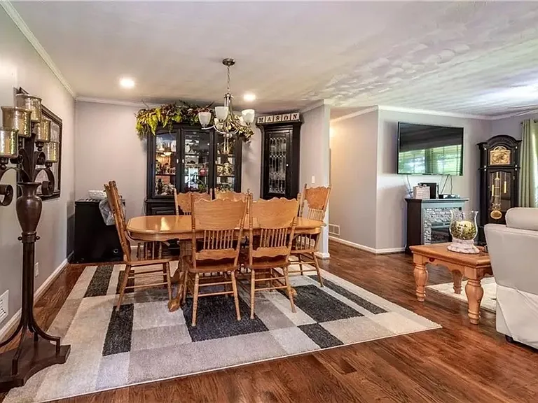 2347 Morgan Rd — Photo 5