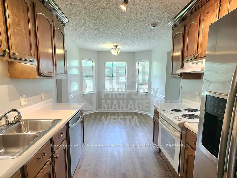 100 Wiley Way — Photo 4
