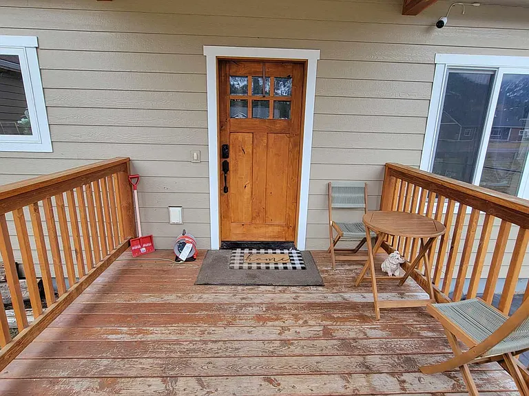 110 Bernie Rd — Photo 33
