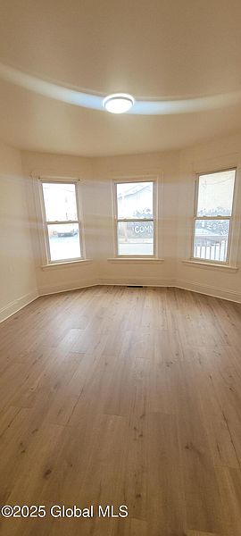 4th image of 903 Lincoln Avenue