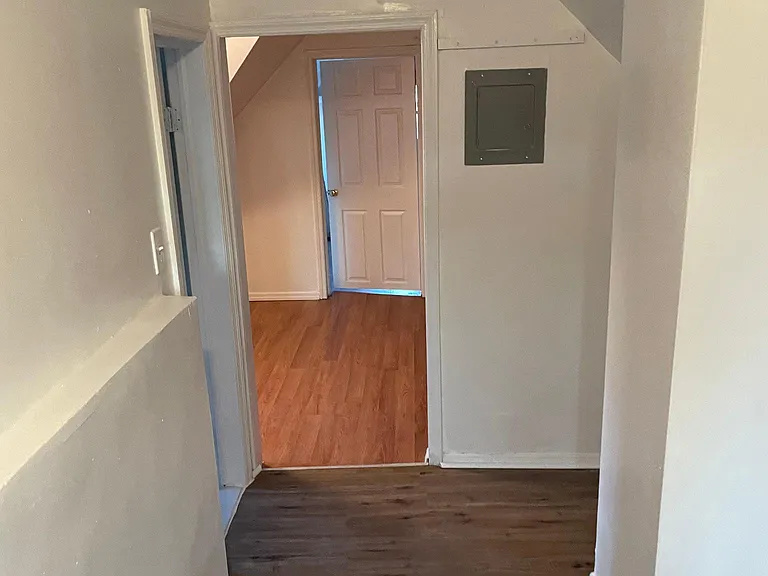 32 N Bond St — Photo 7