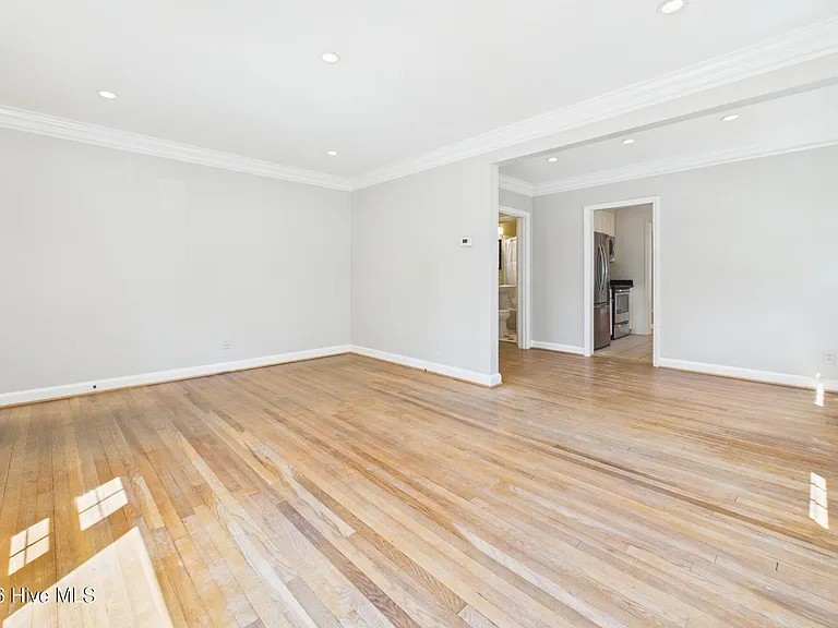 2912 Oberlin Rd — Photo 12