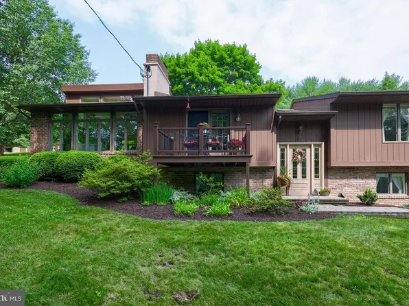 2916 Graydon Rd, Glen Rock, PA 17327