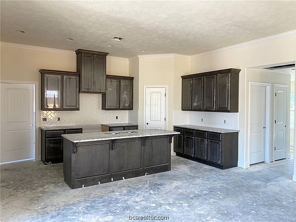3rd image of 904 Dove Chase Ln