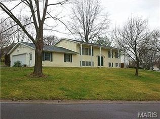 12 Oxford Dr, Washington, MO 63090