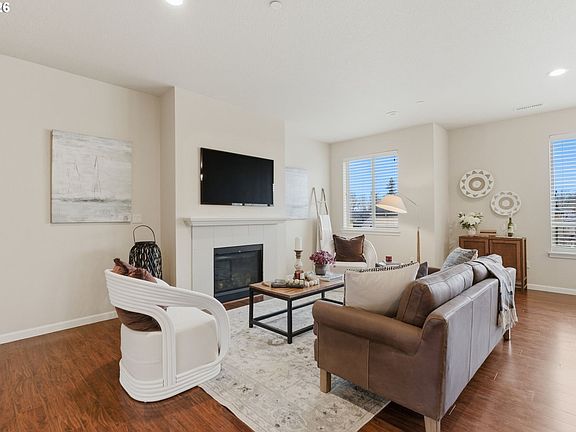 4th image of 3223 NE 74th St
