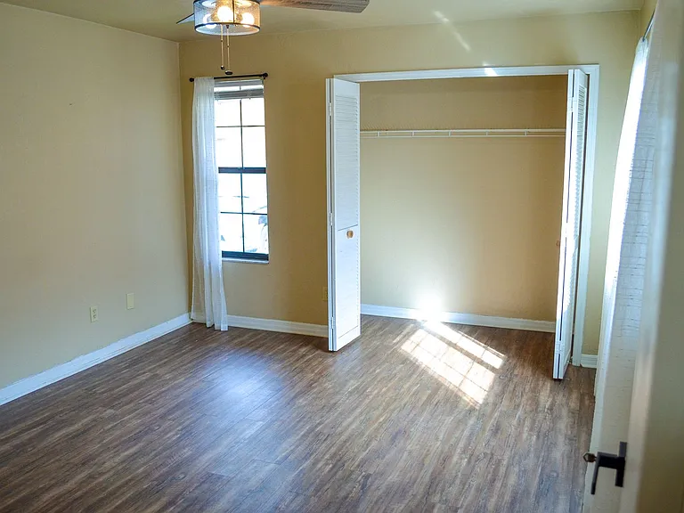 5821 SW 8th Pl — Photo 3