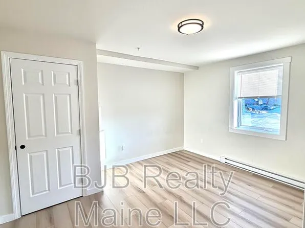 156 Woodford St #2, Portland, ME 04103