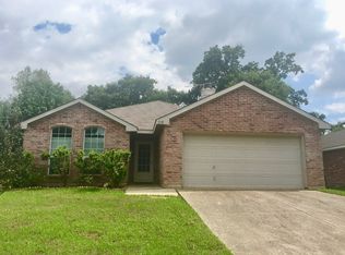 528 Harbor Crest Rd, Azle, TX 76020