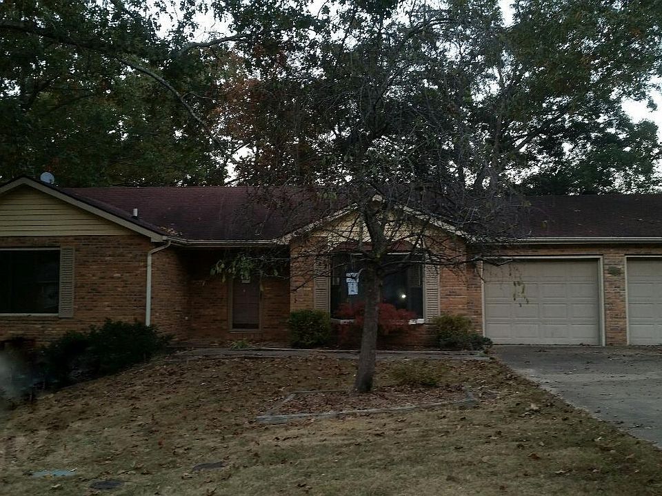 1st image of 2610 Holly Hills Dr