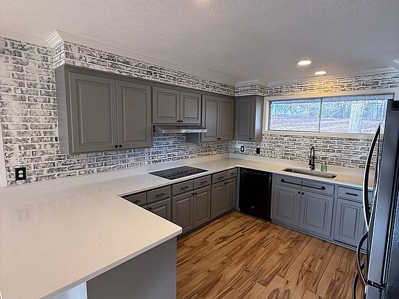 5th image of 323 Forrest Glen Rd