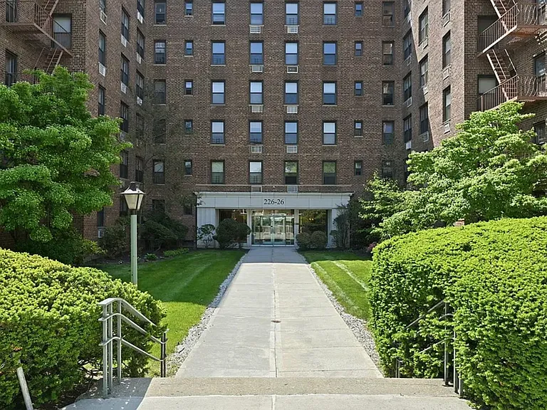 224-24 Union Tpke #1K — Photo 2