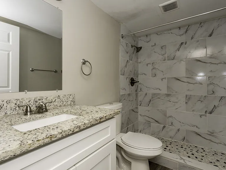 Palm Cove Apartments — Photo 11