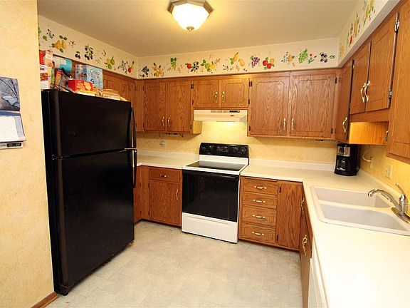 4th image of 613 Topeka Dr