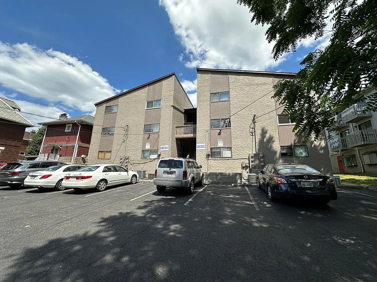 Building Photo - Summit St 1677-1683 TPP