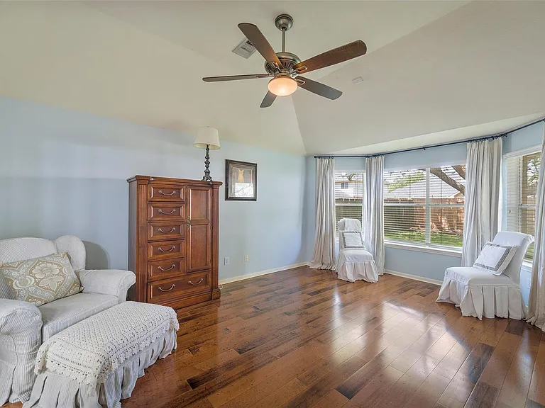 9719 Hawkins Ln — Photo 16