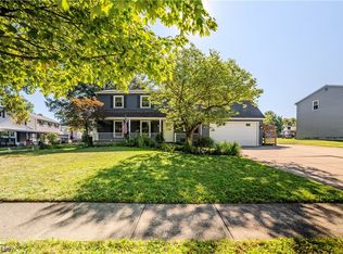 10027 Peachtree Dr, Strongsville, OH 44149