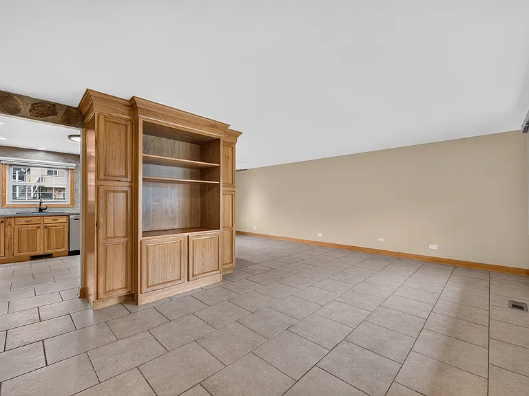 135 Jeffery Ln — Photo 4