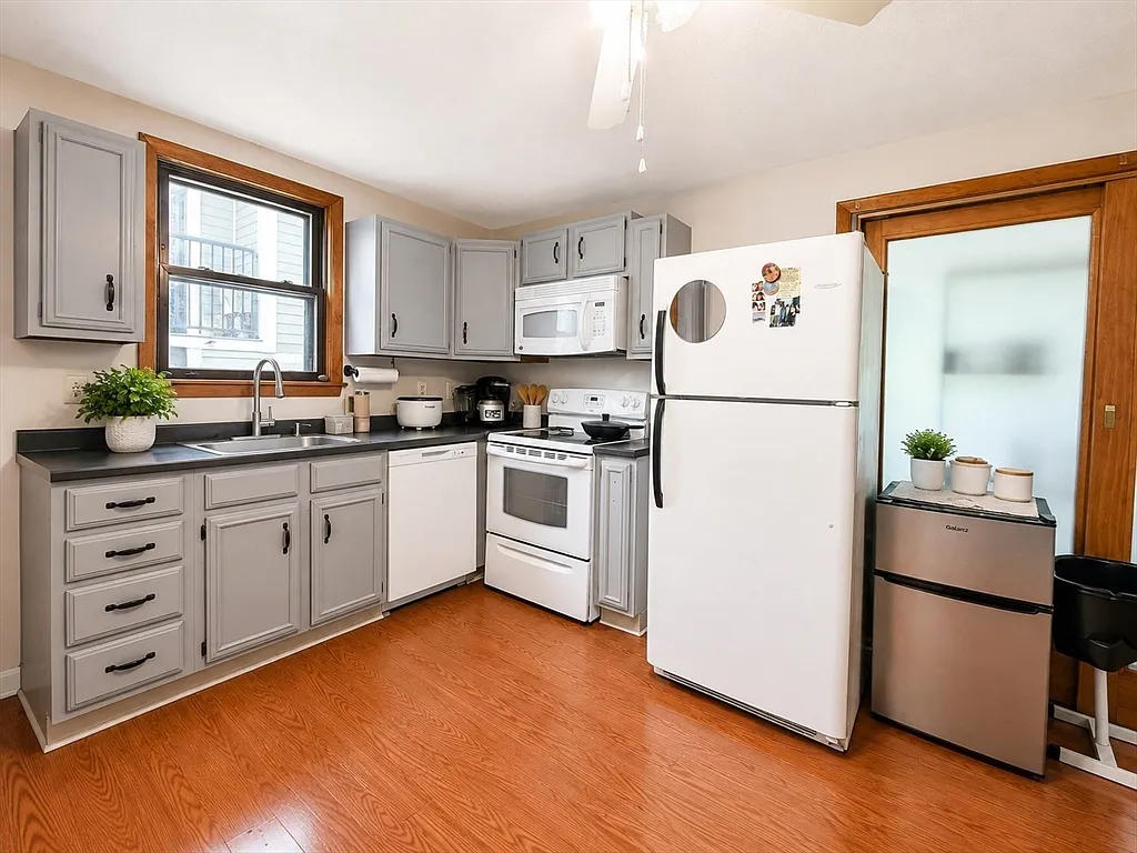 3 bed, 1176 sqft, $4,000 — Photo 3