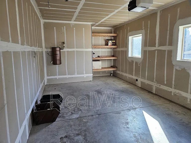 511 NE 84th Cir — Photo 23
