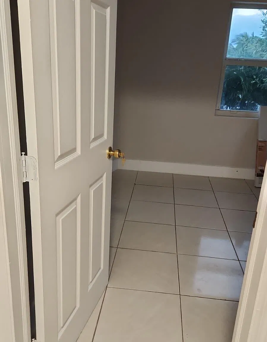 1 bed, 1.0 bath, 875 sqft, $1,245 — Photo 2