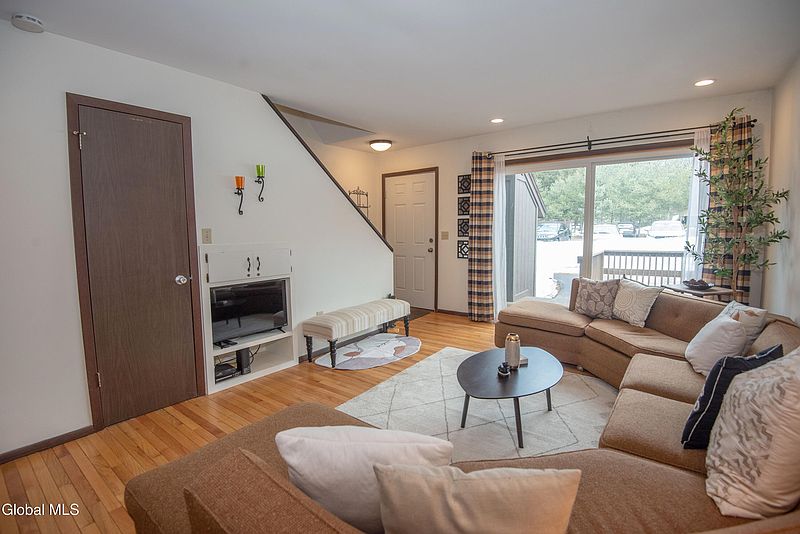 3rd image of 11 Overlook UNIT J