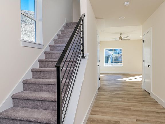 3rd image of 136 Cowcatcher Loop