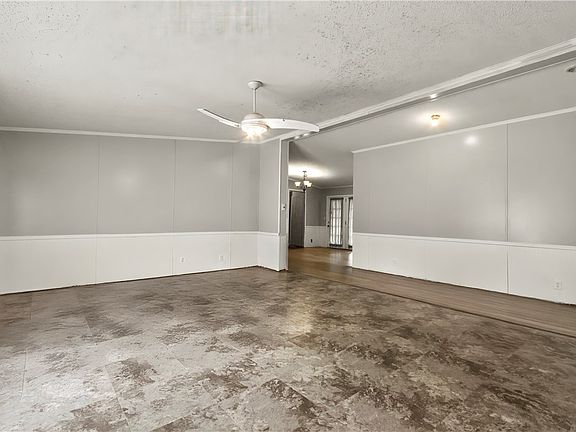 4th image of 2042 Longview Rd