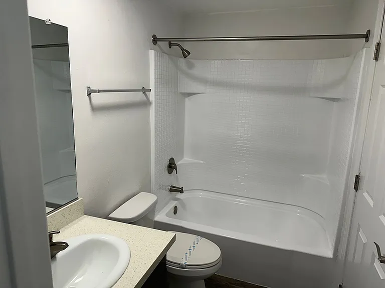 Villa Del Sol Apartments — Photo 60