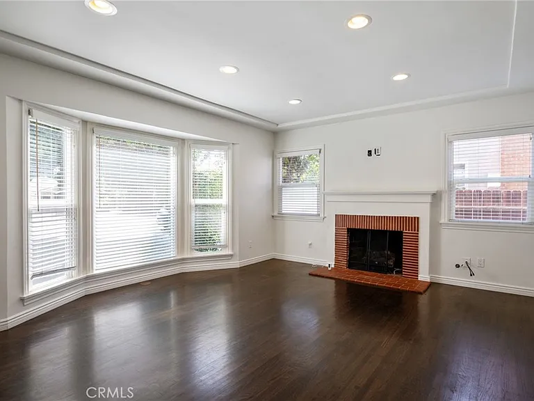 2526 Purdue Ave — Photo 6