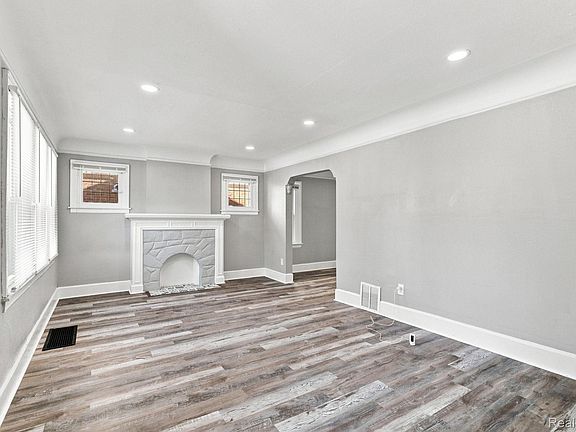 5th image of 15776 Cheyenne St