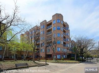 602 Livingston Ct #602, Edgewater, NJ
