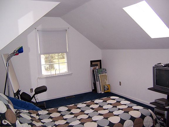 3rd image of 109 Wilkerdean Dr E