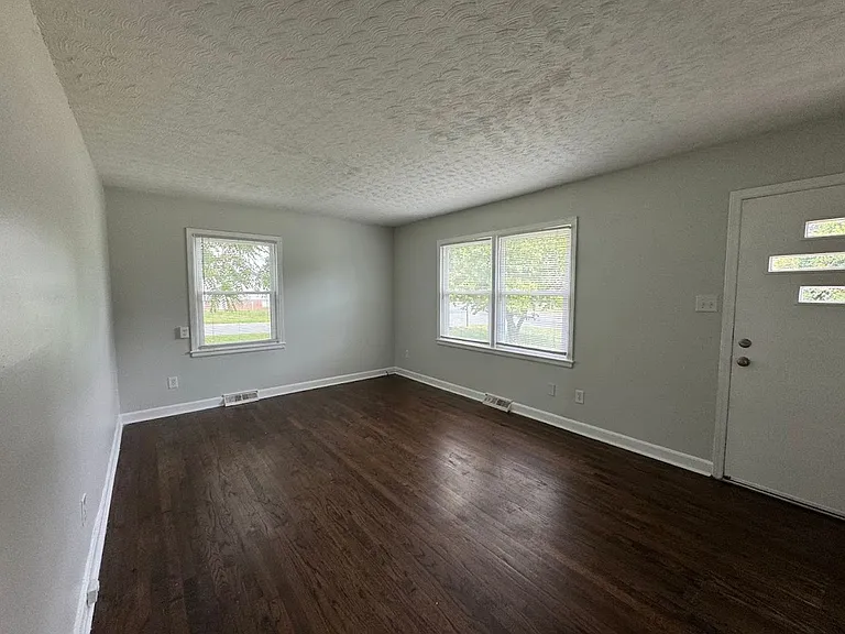 127 Lawrence St — Photo 8